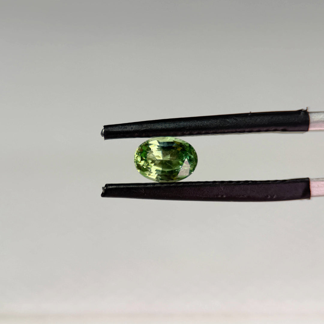 Peridot 0.87 ct Green Oval